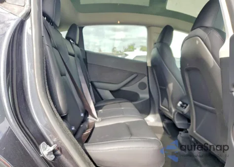 2025 Tesla Model Y z USA, uszkodzony, nr VIN 7SAYGDED1SF220918